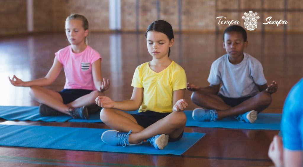 Clase de yoga, meditación y filosofía en tempa sempa