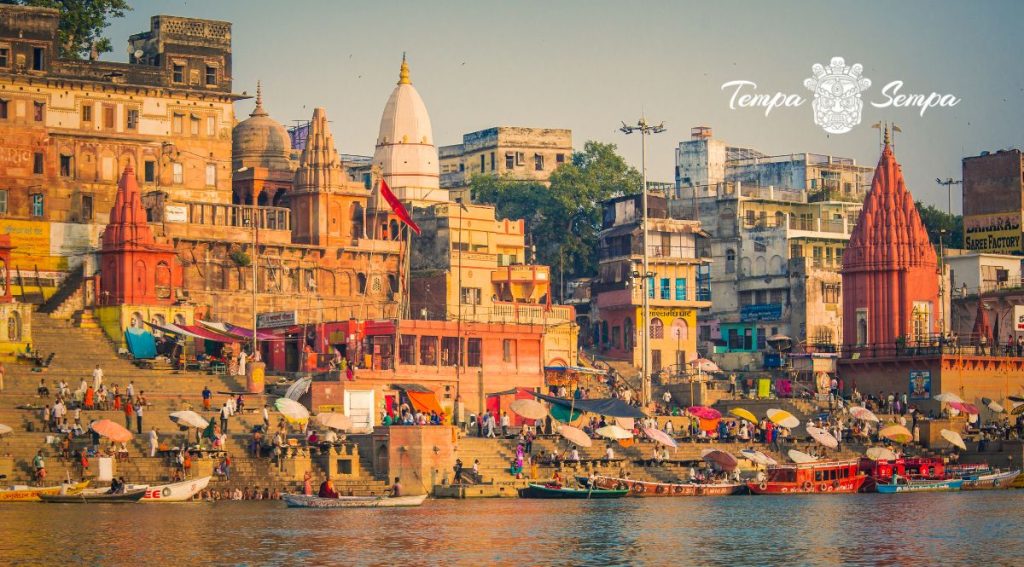 Benares, la ciudad donde incineran a los muertos en la iondia