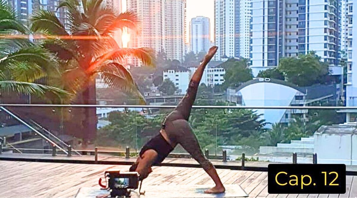 haciendo yoga en kuala lumpùr