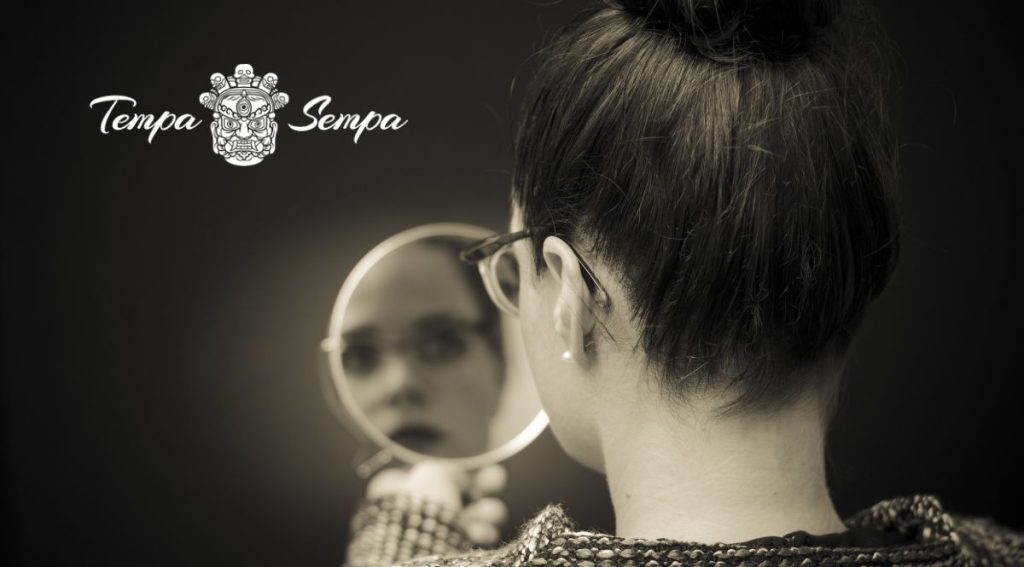 mirarse en un espejo no muestra quienes somos