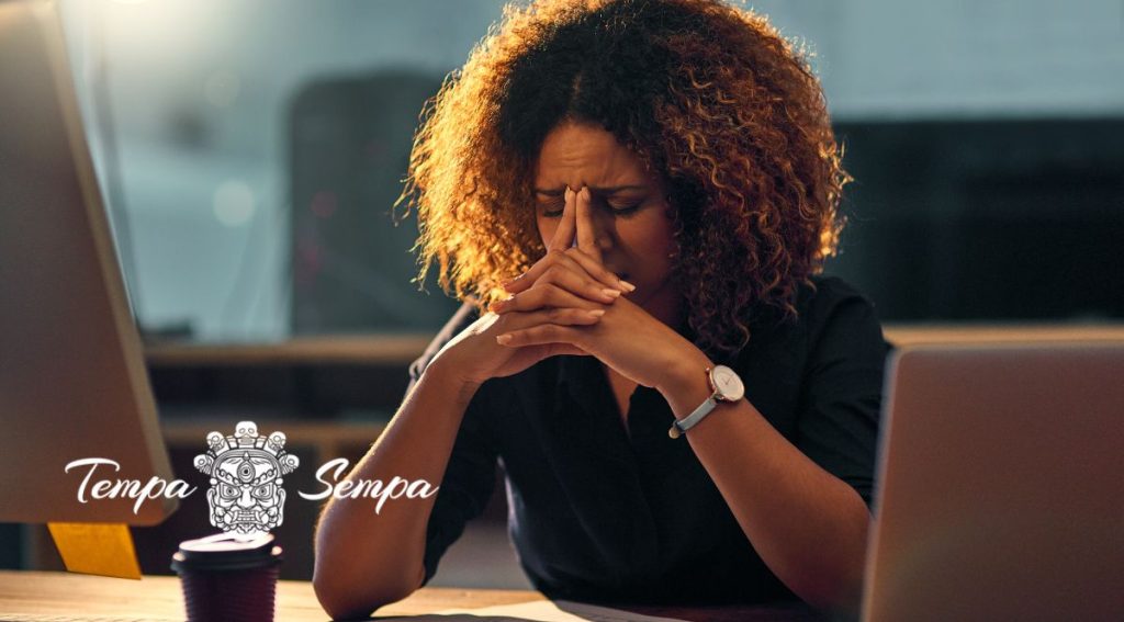 mujer cansada energéticamente