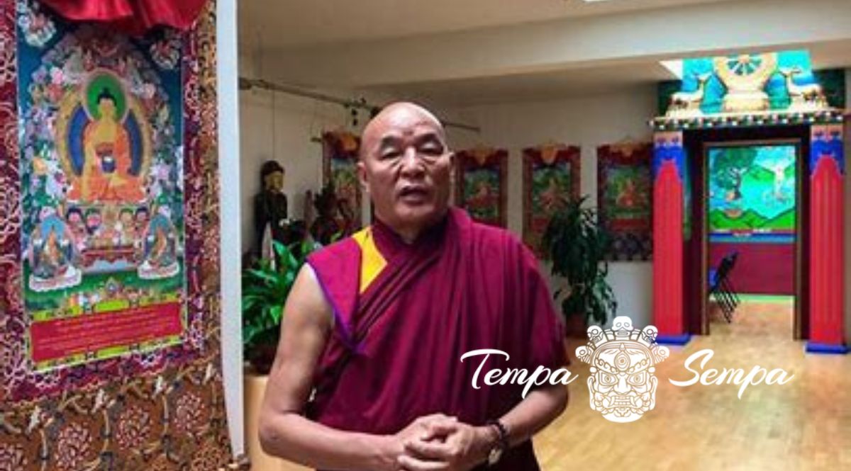 lama tibetano hablando de los cinco preceptos budistas