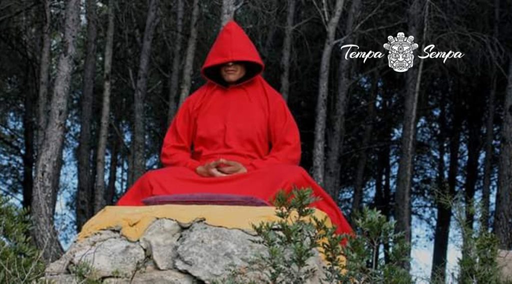meditando en las montañas uno es feliz