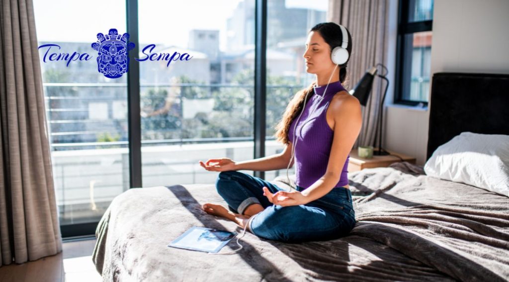 Meditar con audios también es un buen método para disolver el estrés laboral