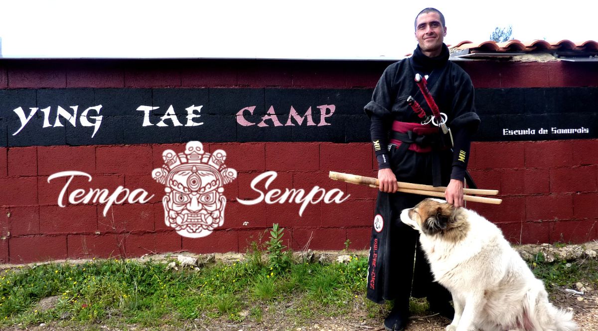 Fundador de tempa sempa junto a su mujer