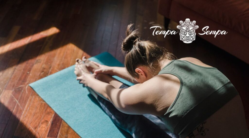 la pinza es un ejercicio básico en el yoga